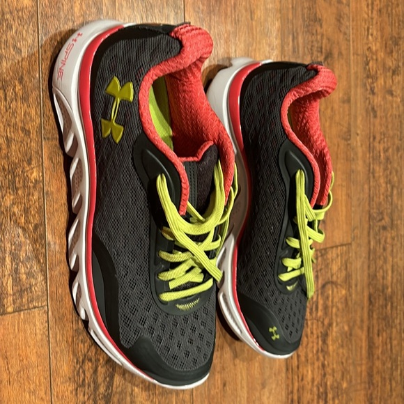 Women’s Under Armour Spine Shoes Size 8.5 US Grey/Pink No Box Great Condition🔥 - Picture 3 of 6